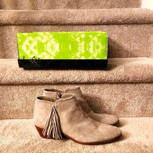 Sam Edelman Paige Fringe Putty Suede Ankle Boots Taupe Size 9.5